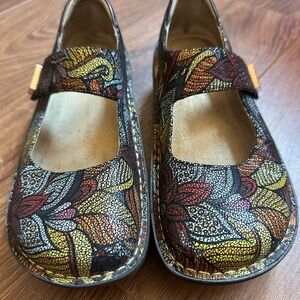 Alegria Multicolor Leaf Pattern Flats